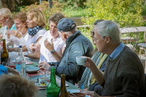 Le groupe discute